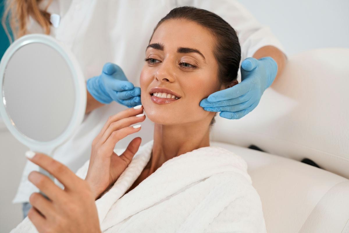 بررسی وضعیت پوست پس از انجام فیشیال تخصصی